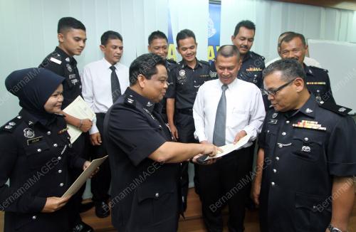 PR02_15082010_CURI_MOTORSIKAL