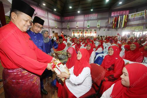 PR02_16092010_SHAHIDAN_KASSIM-2