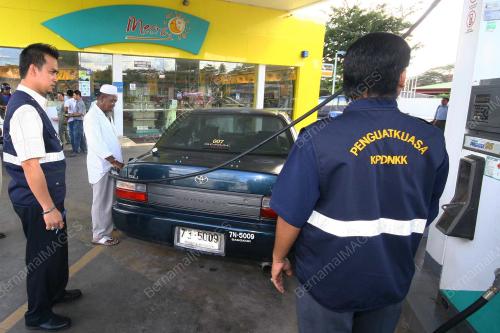 LARANGAN MENGISI MINYAK MELEBIHI 20 LITER