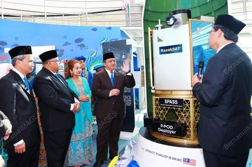 PR02_20092015_PAMERAN_ANGKASA