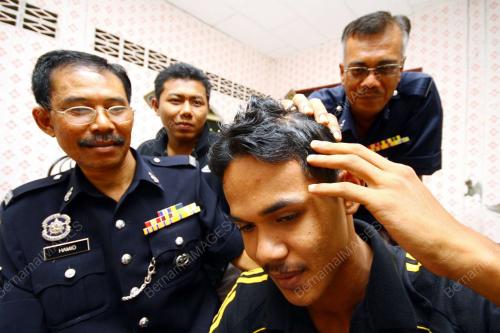 POLIS DIPUKUL