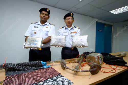 PR02_21042012_APMM_GANJA