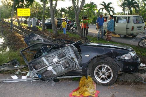 KERETA TERPUTUS DUA