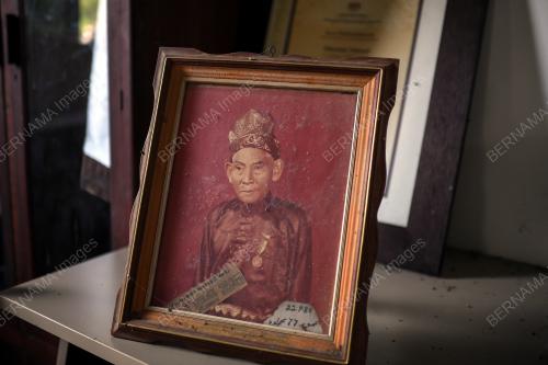 PENGLIPURLARA AWANG BATIL