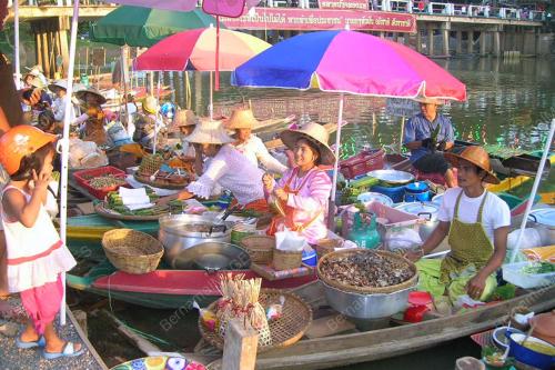 PASAR TERAPUNG KLONG HAE
