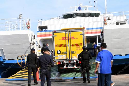 KENDERAAN VAKSIN COVID 19 KE LANGKAWI