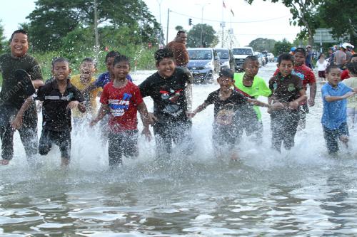 PR02_25112014_PERLIS_BANJIR