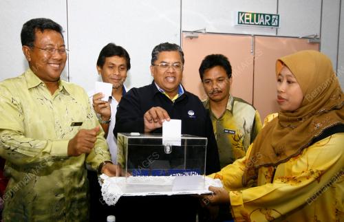KAMARUDIN HUSSIN