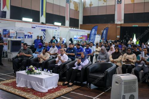 FAHMI FADZIL