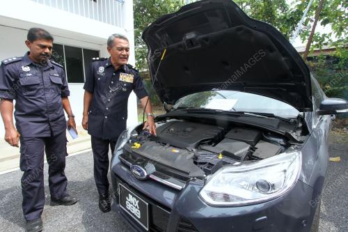PR02_26062015_CURI_KERETA