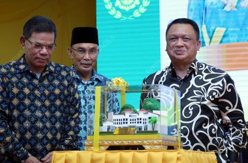 TUANKU SYED FAIZUDDIN PUTRA JAMALULLAIL