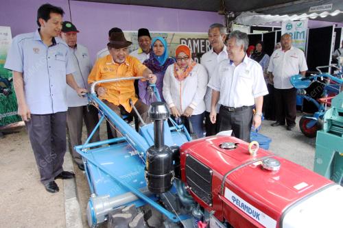 PR02_31102015_HARI_PELADANG