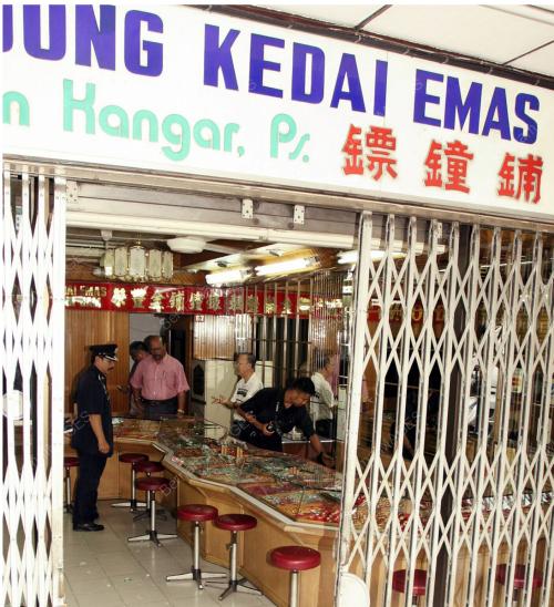 R0MPAKAN KEDAI EMAS