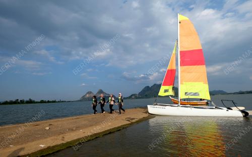 PERAHU LAYAR DI TASIK TIMAH TASOH