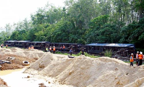 GERABAK KERETAPI TERGELINCIR