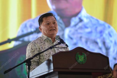 DATUK SERI HUANG TIONG SII