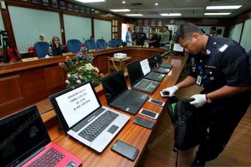 PR03_10032015_CURI_TELEFON