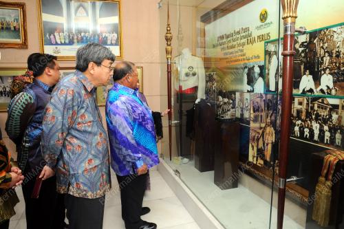 PR03_13112028_GELERI_DIRAJA