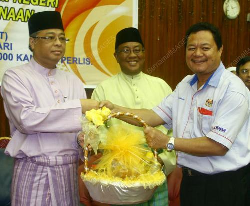 PR03_14012011_BANTUAN_KOPERASI