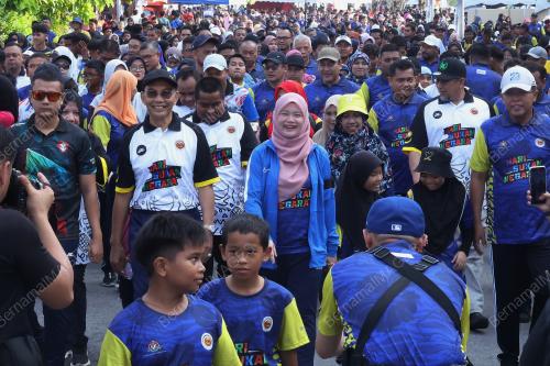 FADHLINA SIDEK