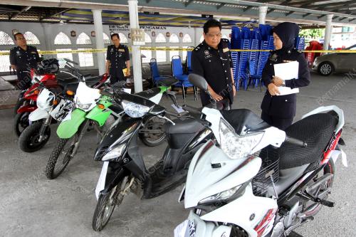 PR03_15082010_CURI_MOTORSIKAL