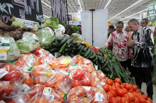 PR03_16022005_GIANT_KANGAR