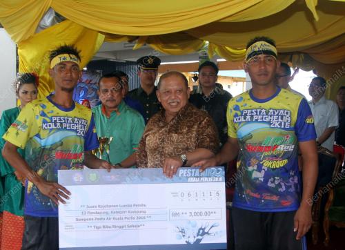PR03_16112006_PERAHU_PANJANG
