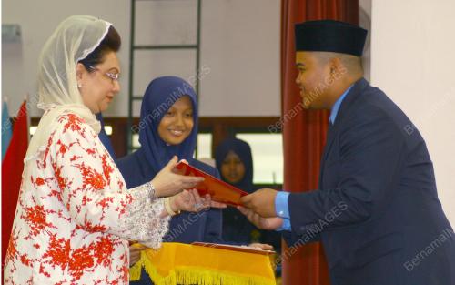 TUANKU FAUZIAH TENGKU ABDUL RASHID