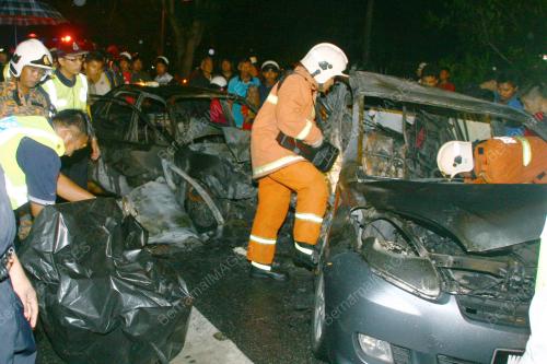 MAYAT RENTUNG DALAM KEMALANGAN