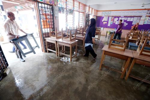 PR03_18092015_SEKOLAH_BANJIR