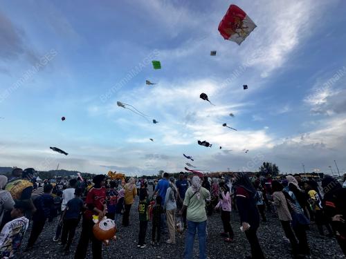 FIESTA LAYANG-LAYANG ANTARABANGSA