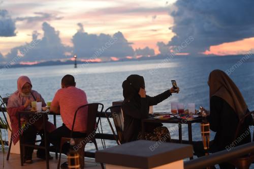 SUNSET IFTAR RAMADAN