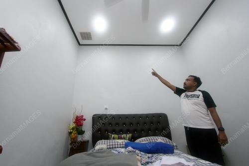 RUMAH TANPA TINGKAP