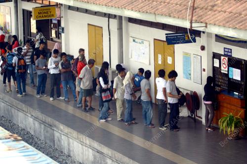 MOGOK PEKERJA KERETA API