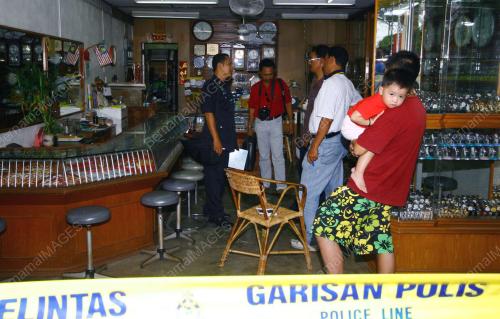 ROMPAKAN KEDAI EMAS