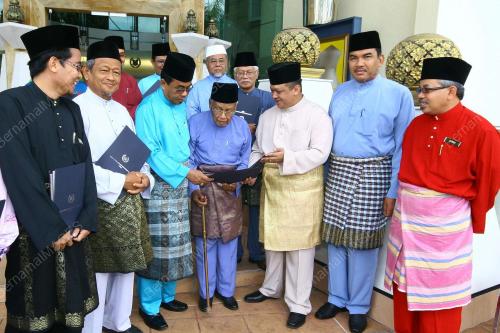 TUANKU SYED FAIZUDDIN PUTRA JAMALULLAIL