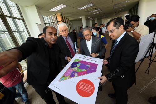 DATUK SERI MUSTAPA MOHAMED