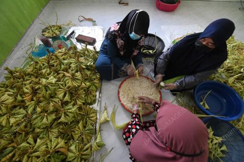 KETUPAT DAUN PALAS