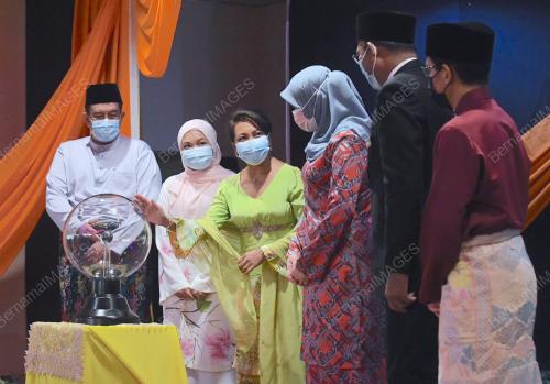 DATUK SERI RINA MOHD HARUN
