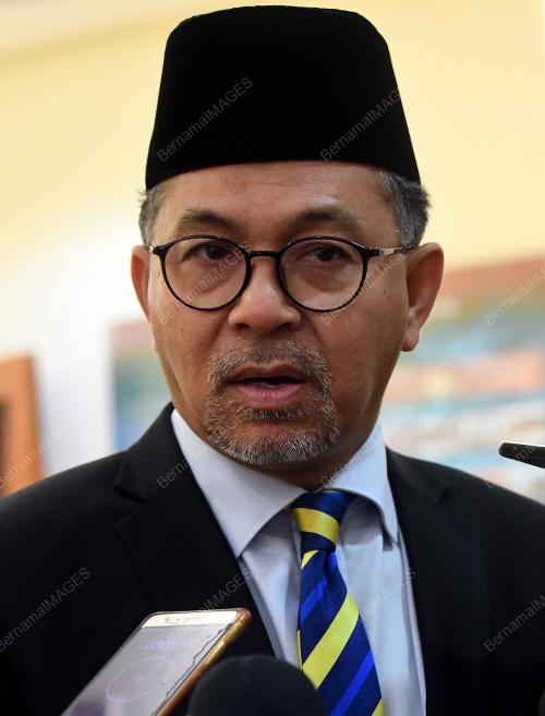 DATUK SERI AZLAN MAN