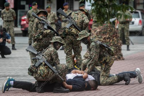 ANGGOTA SUKARELA REJIMEN 504 ASKAR WATANIAH
