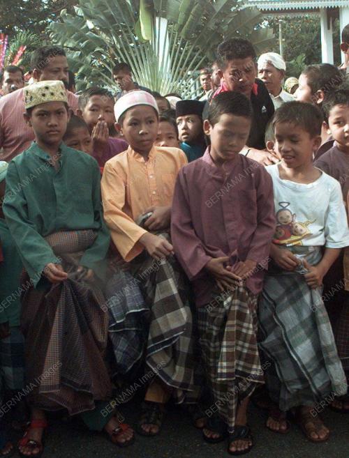 BERKHATAN