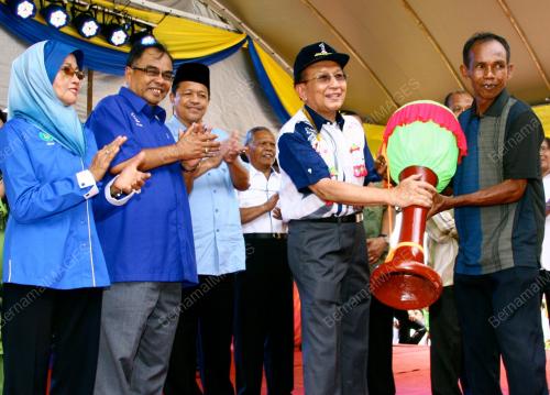 PR04_14042012_RAIS_SENI