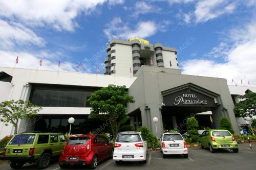 PR04_15122004_PUTRA_PALACE
