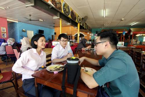 PR04_16082023_RESTORAN_SARANG_BURUNG