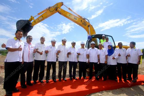 PR04_17022006_AZLAN_MAN