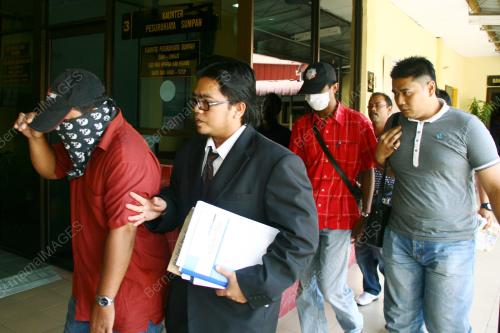 PR04_17042012_MAHKAMAH