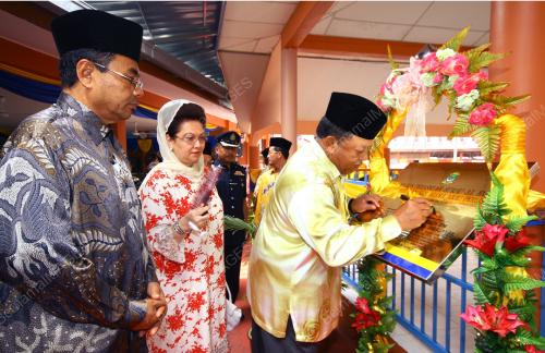 TUANKU SYED SIRAJUDDIN PUTRA JAMALULLAIL