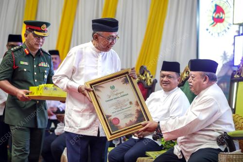 TUANKU SYED SIRAJUDDIN JAMALULLAIL