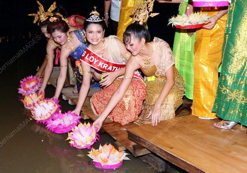 PERAYAAN LOY KRATHONG